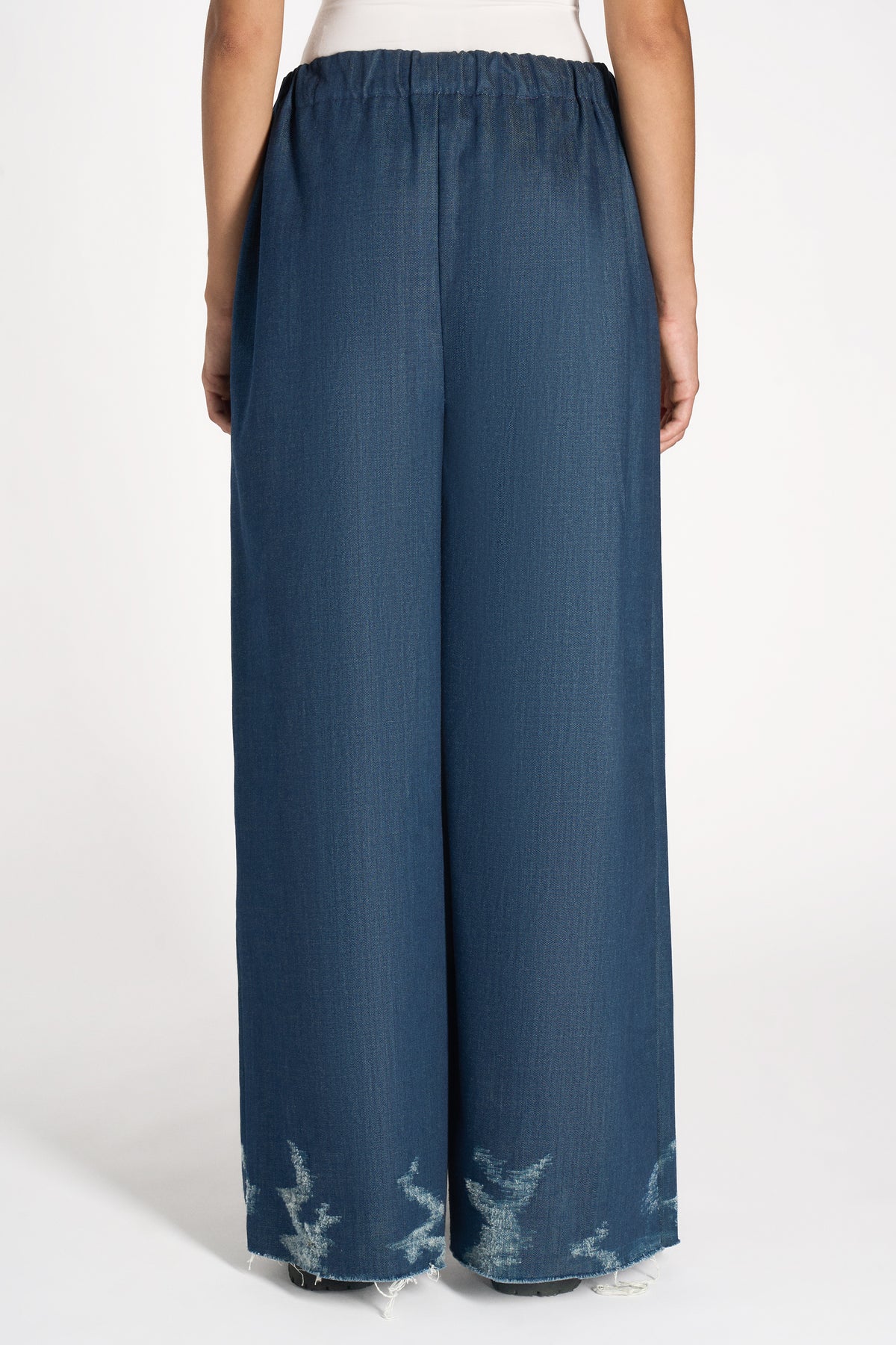 PANTALONI WIDE LEG IN DENIM CON MOTIVO DISTRESSED ASTRATTO