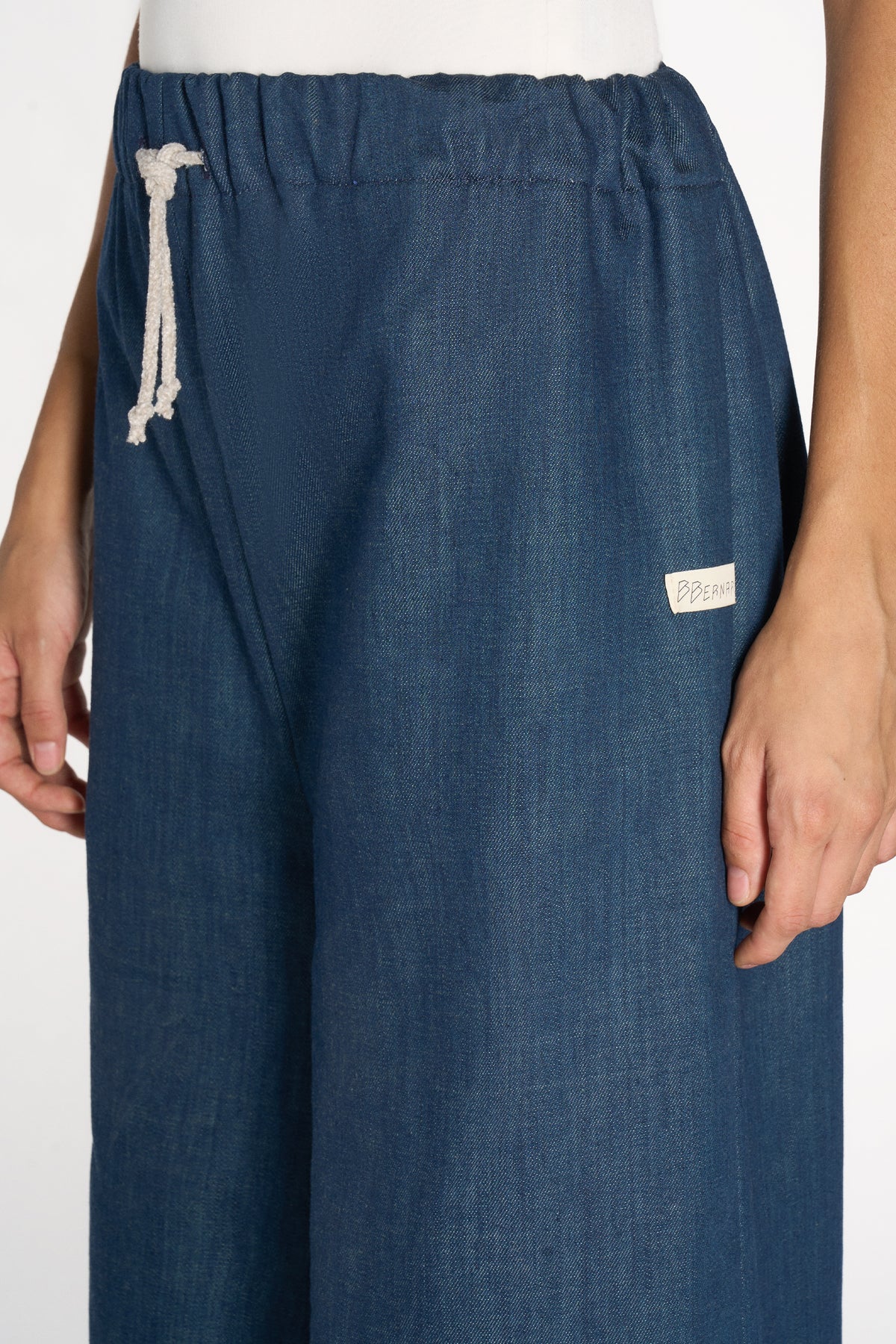 PANTALONI WIDE LEG IN DENIM CON MOTIVO DISTRESSED ASTRATTO
