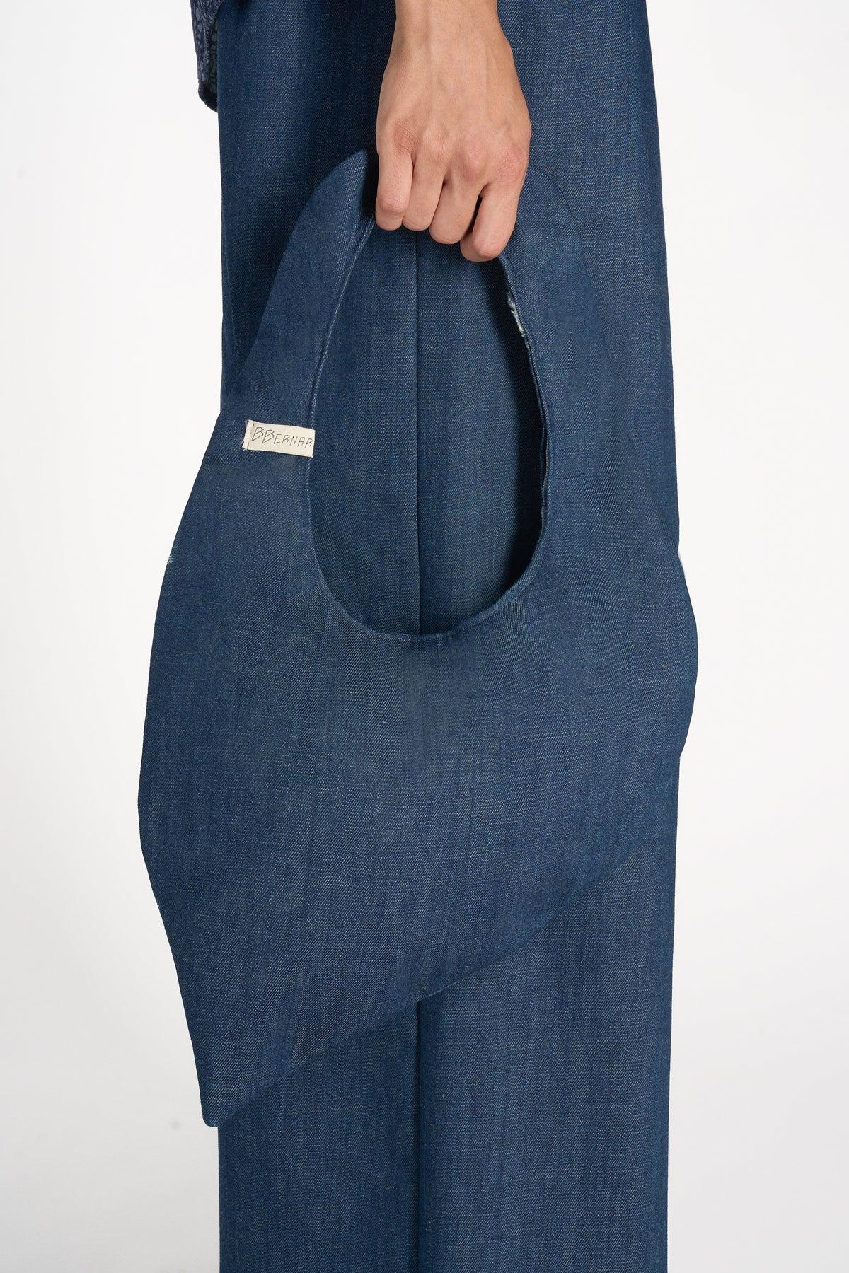WING BAG IN DENIM CON LATO MOTIVO DISTRESSED ASTRATTO