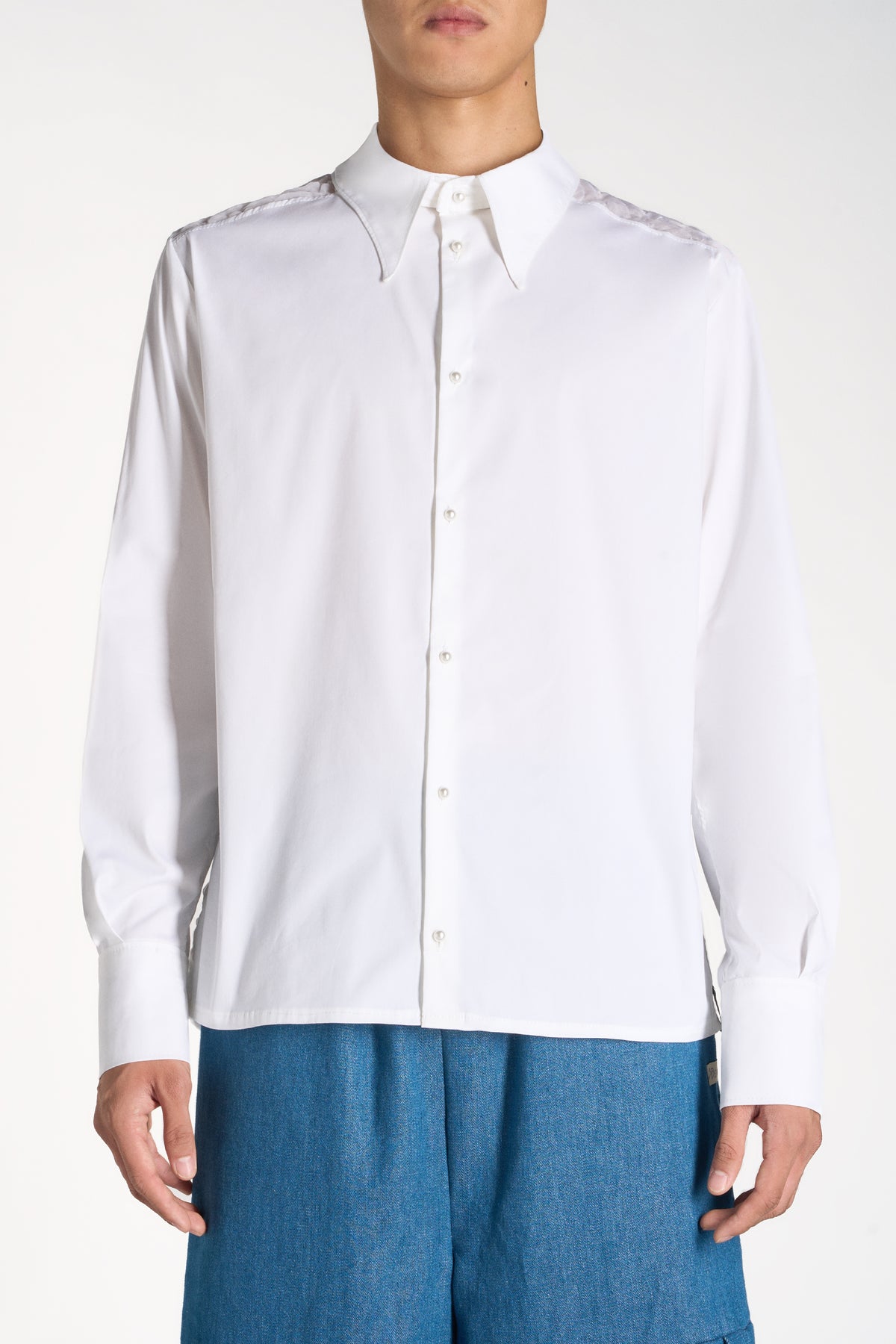 CAMICIA IN COTONE BIANCO CON RETRO IN ORANANZA TRIDIMENSIONALE
