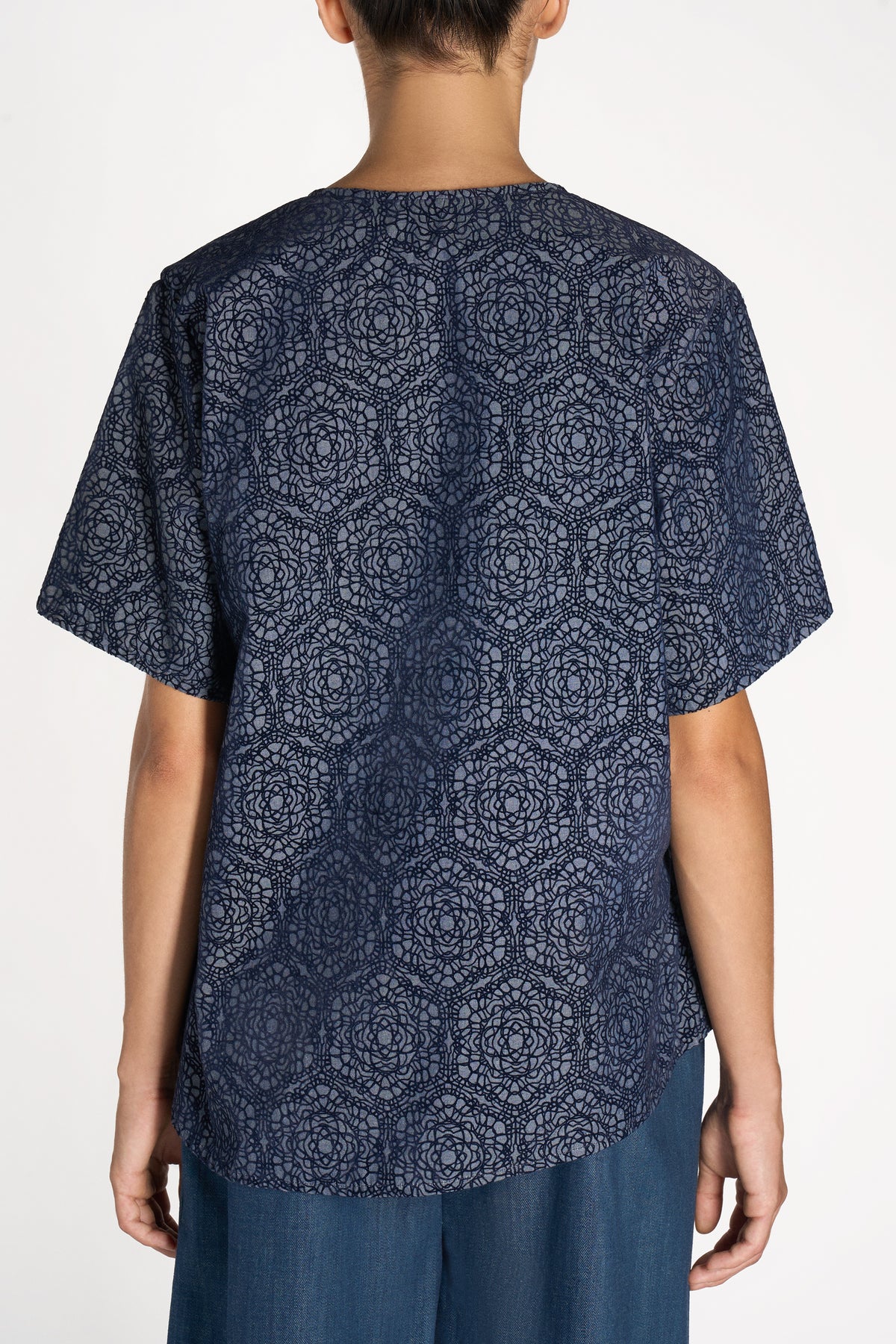 CAMICIA ASIMMETRICA IN CHAMBRAY FLOCCATO PATTERN GEOMETRICO