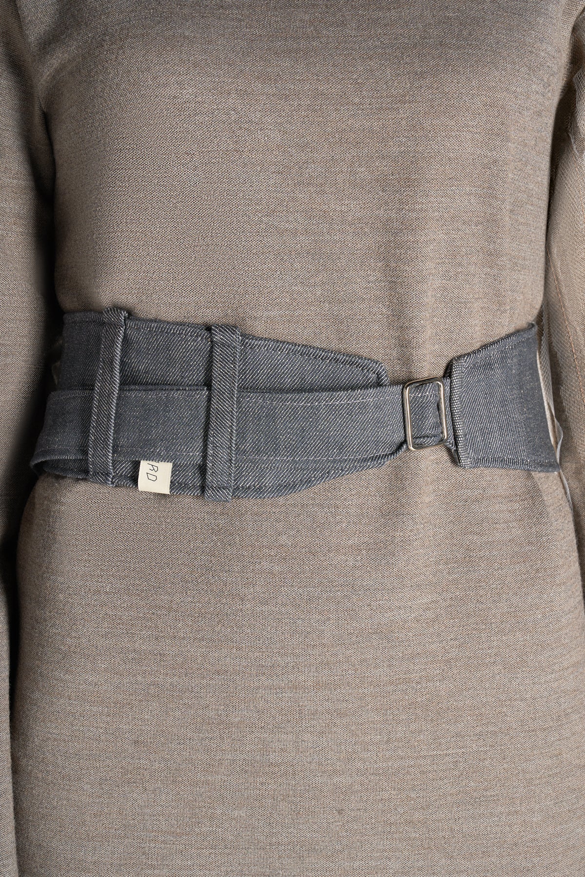 CINTURA REGOLABILE IN DENIM GRIGIO