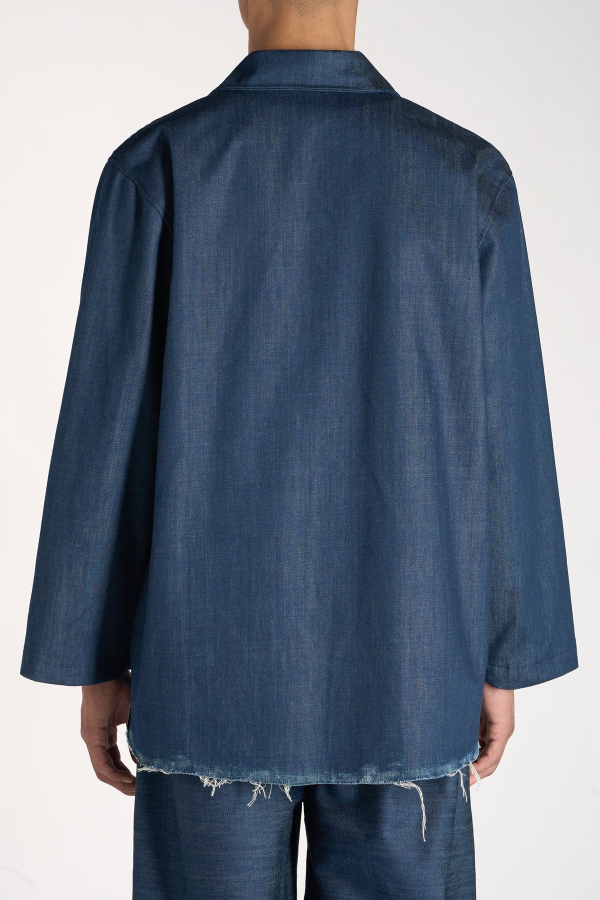 OVERSHIRT IN DENIM CON ORLO SFRANGIATO A MANO