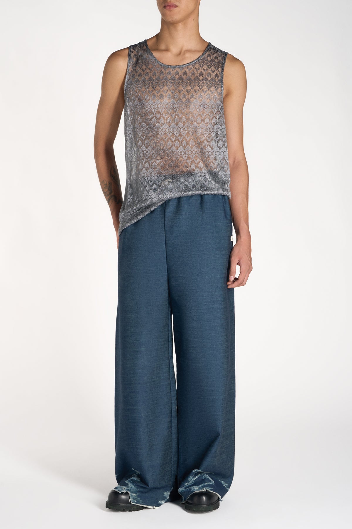 PANTALONI WIDE LEG IN DENIM CON MOTIVO DISTRESSED ASTRATTO
