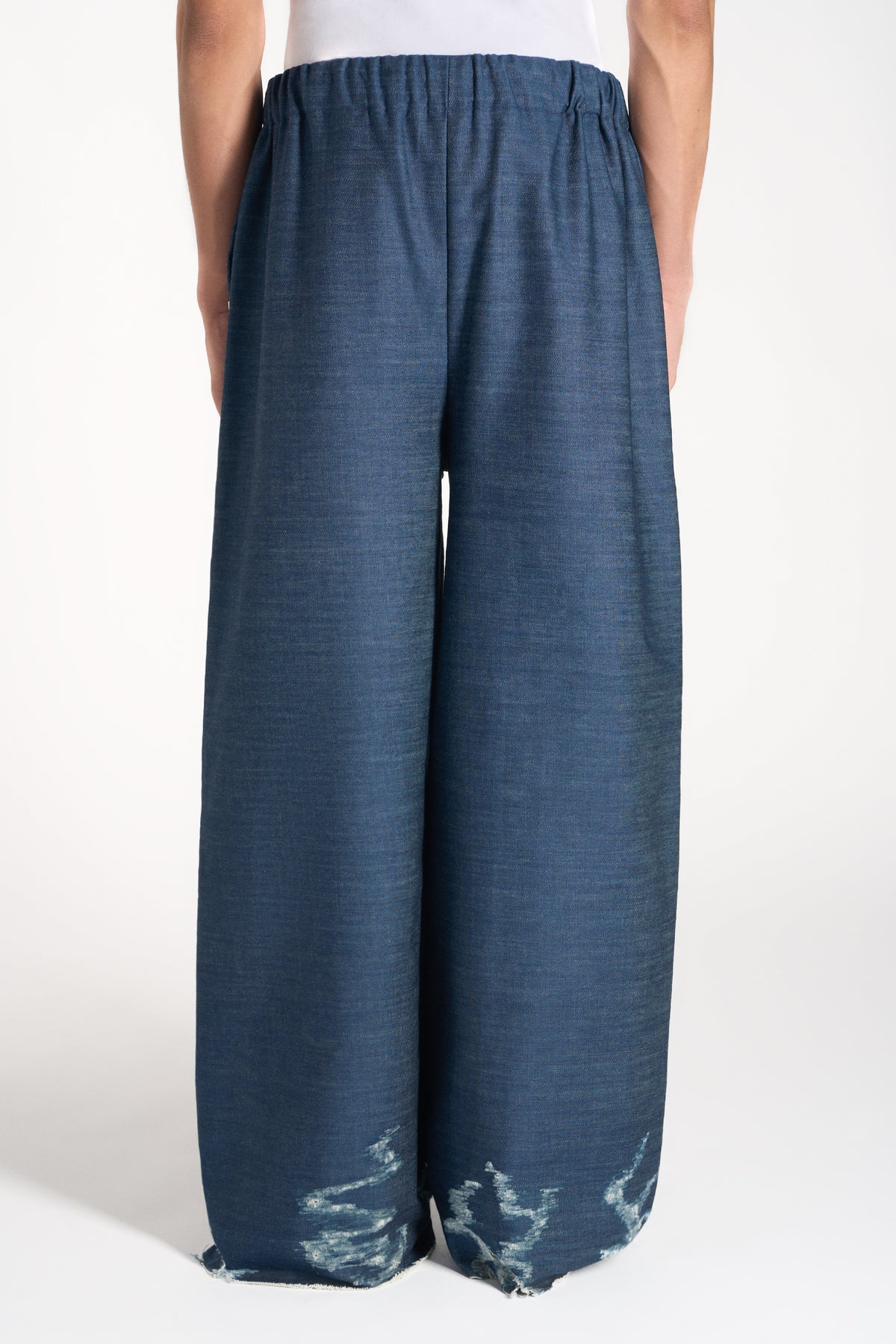 PANTALONI WIDE LEG IN DENIM CON MOTIVO DISTRESSED ASTRATTO
