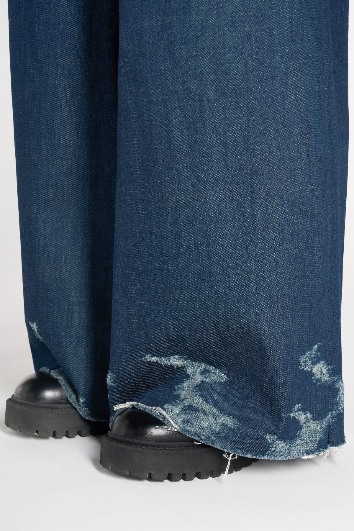 PANTALONI WIDE LEG IN DENIM CON MOTIVO DISTRESSED ASTRATTO