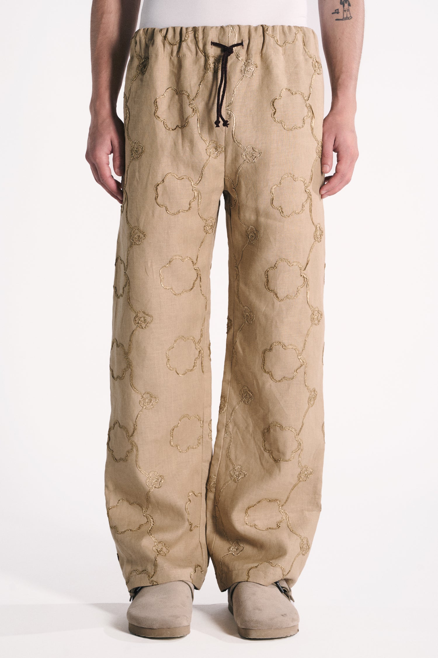 PANTALONE IN LINO TANNO CON APPLICAZIONE FIORE RICAMATA